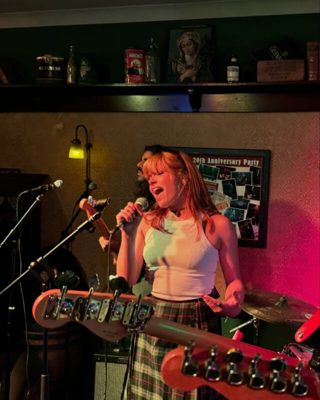 Saturday live on stage 3 amazing live acts as part of the @poprondedenhaag festival 🤟🤟😎☘️ @ocaseys #denhaag #ocaseys #popronde #livemusic #festival  TONIGHT pitcher Friday €16 per #pitcher 🍺🍺☘️ #taylorswift @zusterzonnebloem @olafputkerandthescenicsound & Sam Wilder ☘️