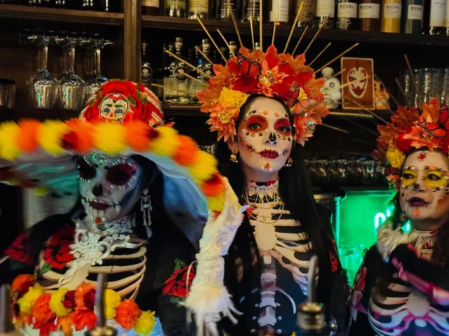 Amazing #díadelosmuertos yesterday @lapatronacantinamexicana ☺️👏🏻👍💀 @ocaseys #denhaag @grotemarktdenhaag #lapatrona #ocaseys #mexico #mexicanrestaurant #cantina