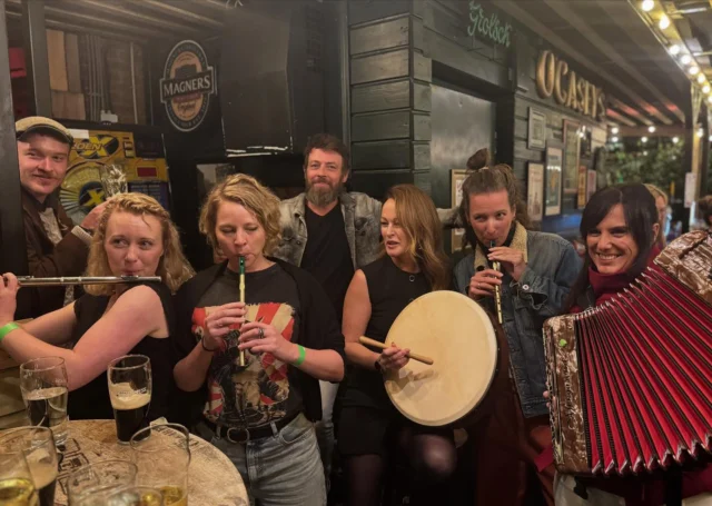 Unexpected Trad Session in the O’Casey’s garden 🫠 @ocaseys #tradsession #irish #irishpub #irishmusic #denhaag #fun ☘️☘️☘️