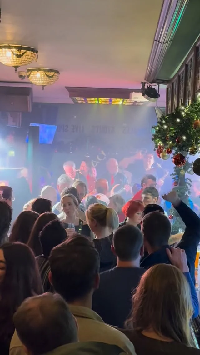 Meanwhile @ocaseys #irishpub #denhaag #fun